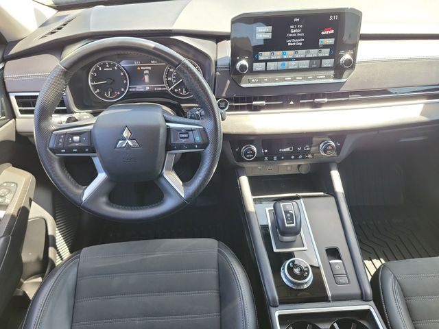 Vehicle image 14 of 32