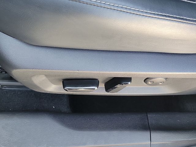 Vehicle image 22 of 32