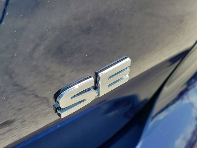 Vehicle image 8 of 32