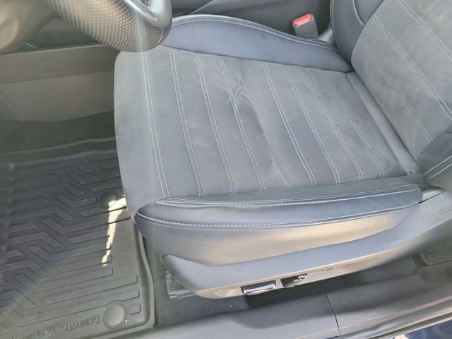Vehicle image 21 of 32