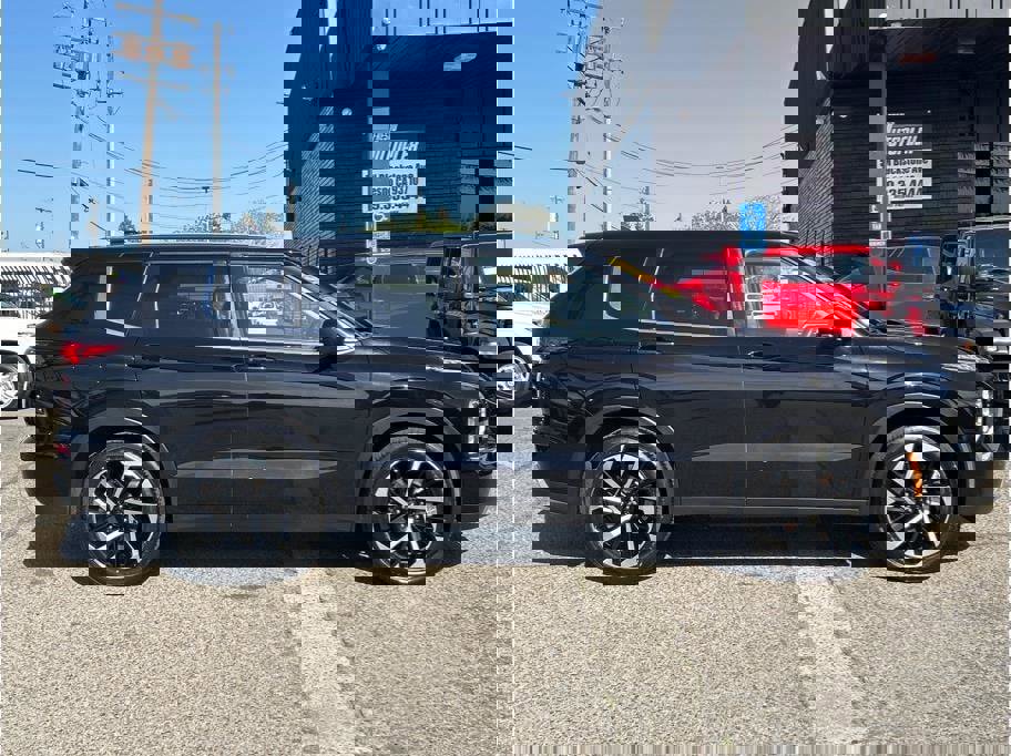 Vehicle image 4 of 33