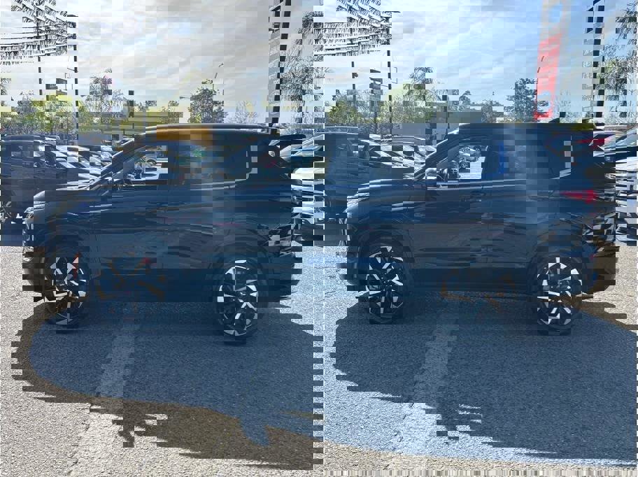 Vehicle image 7 of 33