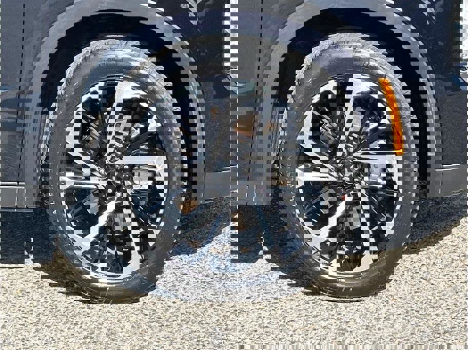 Vehicle image 14 of 33