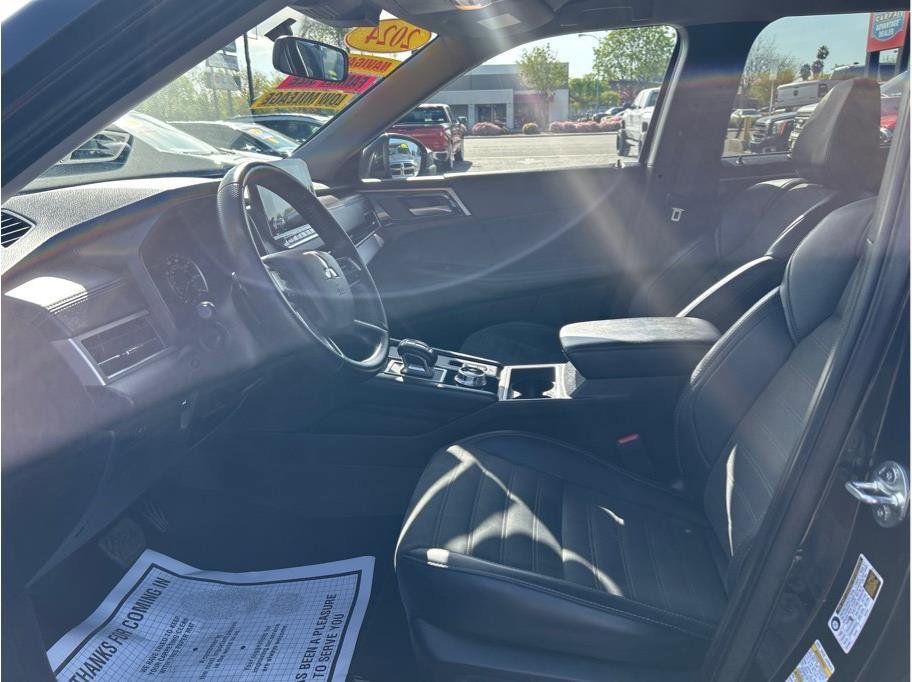 Vehicle image 22 of 33