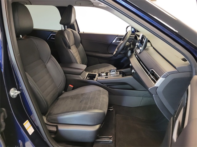 Vehicle image 13 of 27
