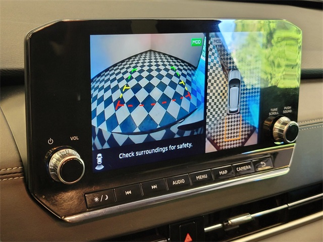 Vehicle image 15 of 27
