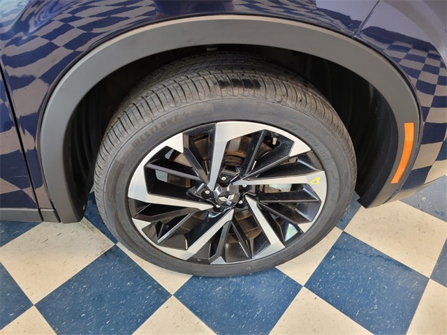 Vehicle image 8 of 27