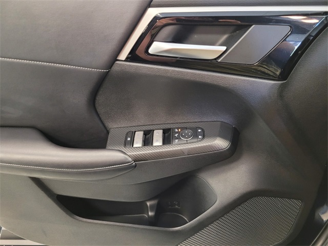 Vehicle image 19 of 27