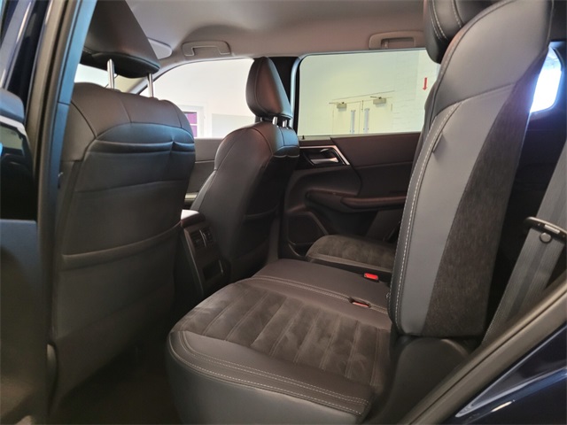 Vehicle image 12 of 27