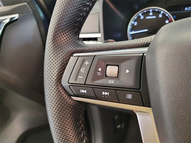 Vehicle image 21 of 27