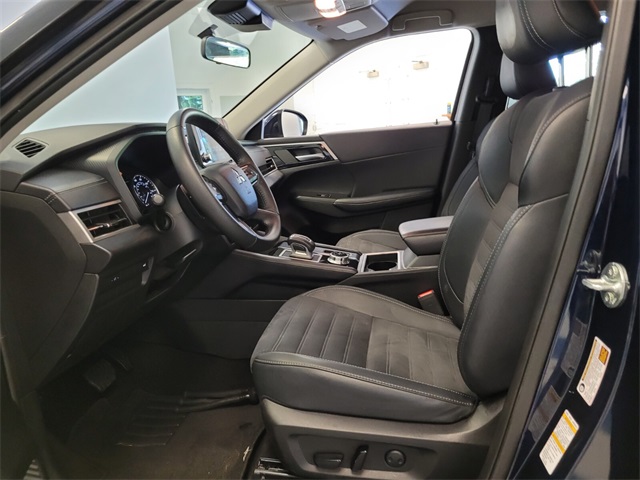 Vehicle image 14 of 27