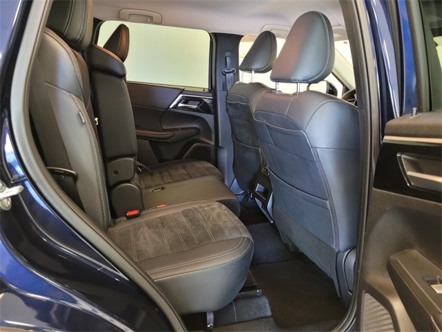 Vehicle image 11 of 27