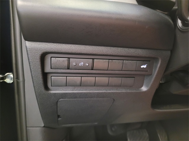 Vehicle image 25 of 27