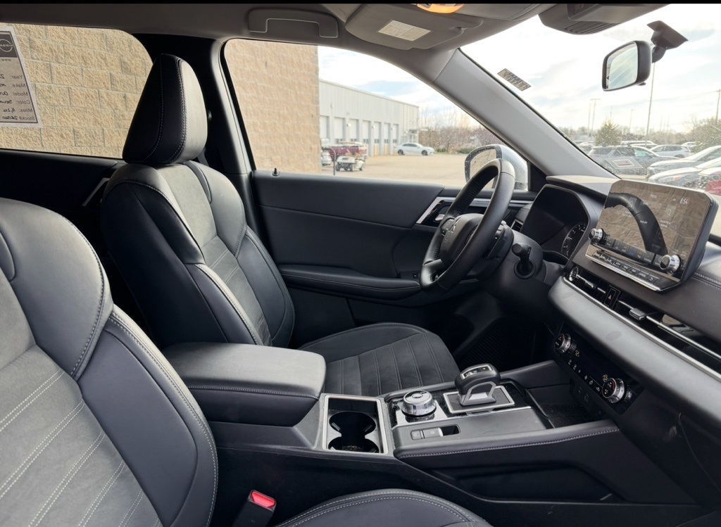 Vehicle image 18 of 29