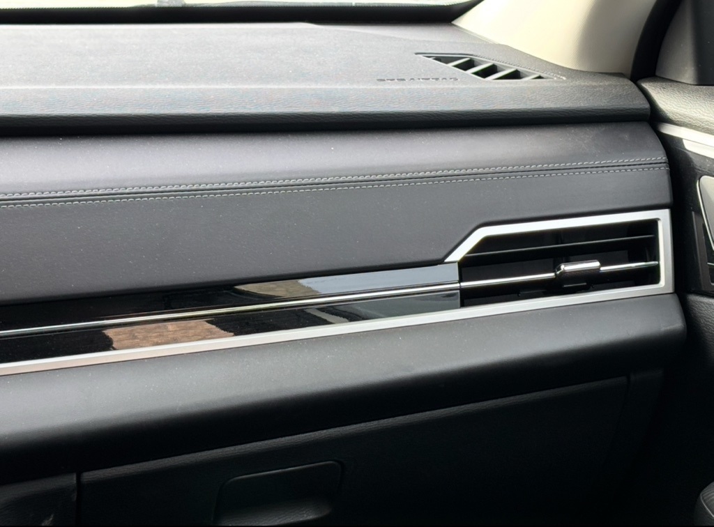 Vehicle image 17 of 29