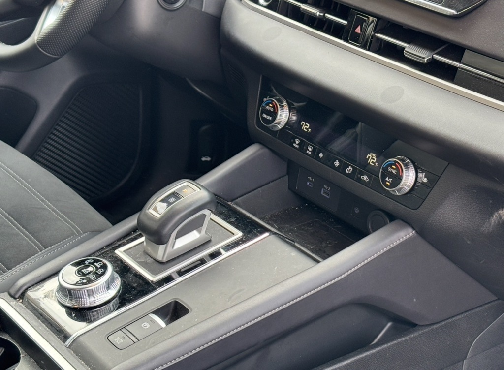 Vehicle image 19 of 29