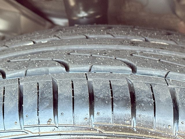 Vehicle image 10 of 34