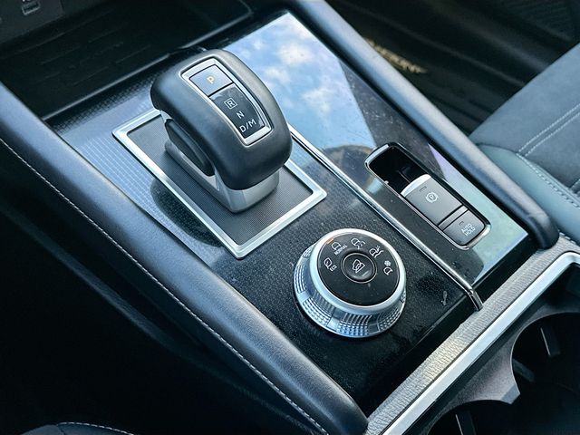 Vehicle image 24 of 34