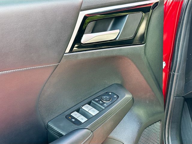 Vehicle image 31 of 34