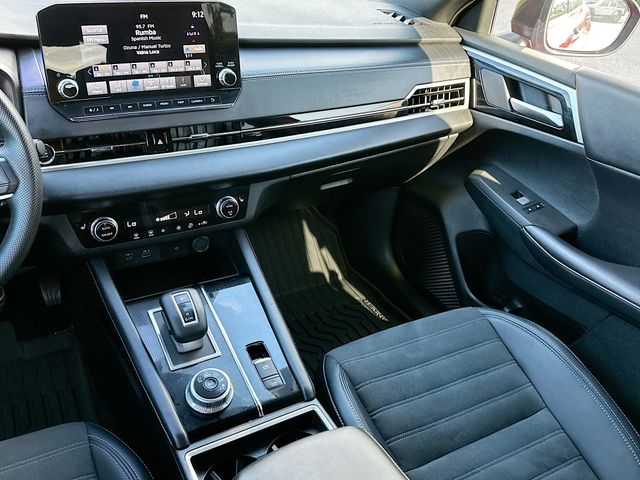 Vehicle image 19 of 34