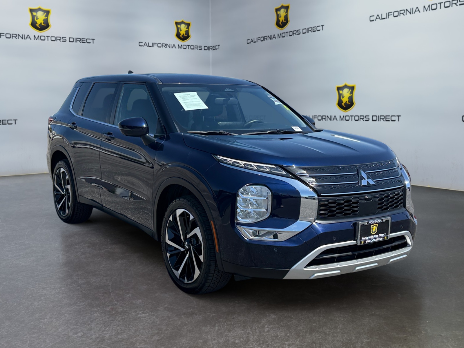 2024 Mitsubishi Outlander SE Image 3 of 25
