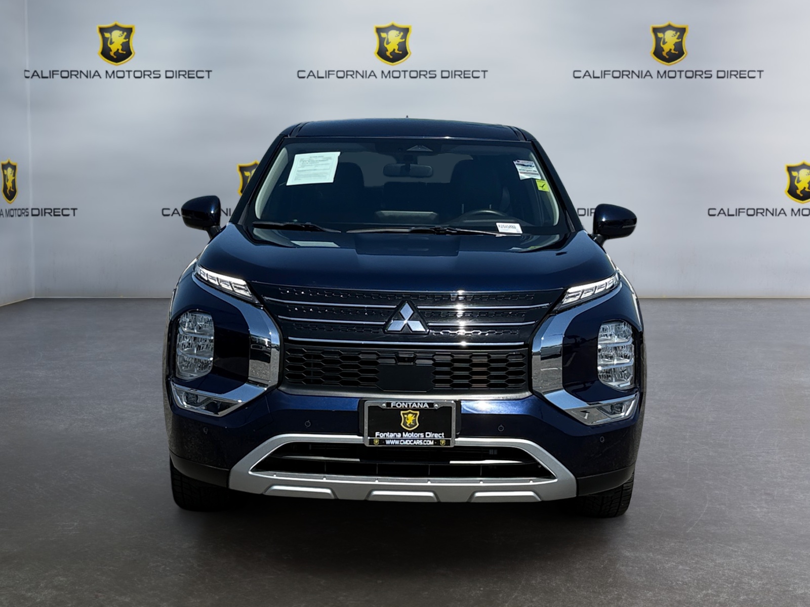 2024 Mitsubishi Outlander SE Image 2 of 25