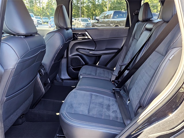 2024 Mitsubishi Outlander SE Image 13 of 26