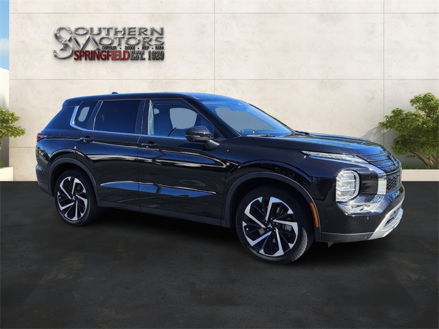 2024 Mitsubishi Outlander SE Image 3 of 26