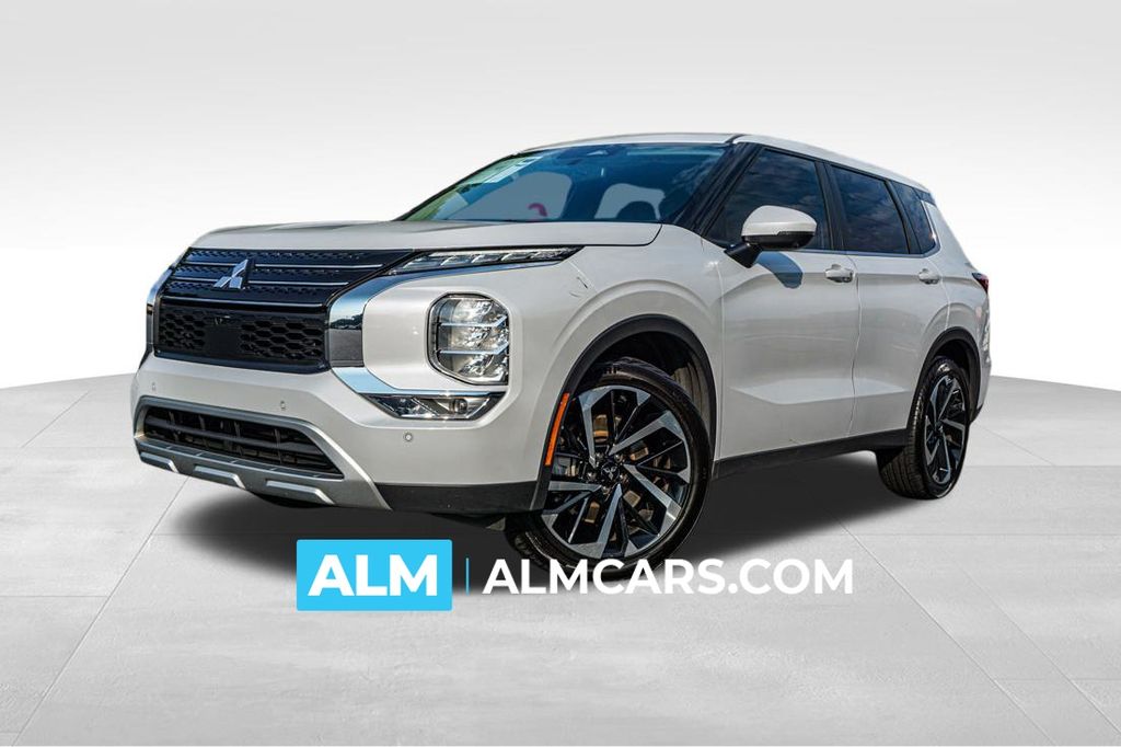 2024 Mitsubishi Outlander SE Image 3 of 76