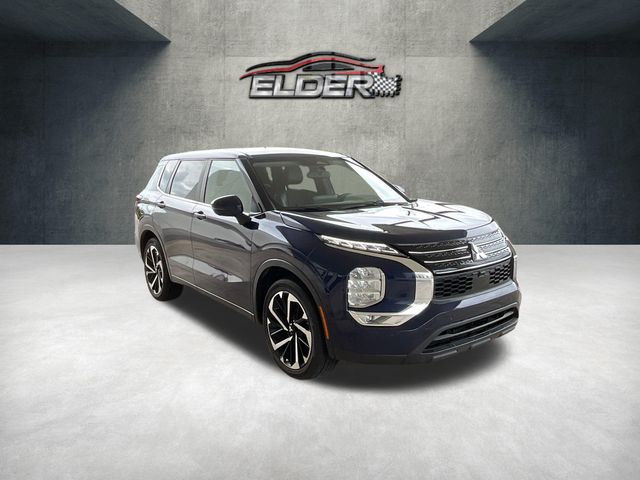2024 Mitsubishi Outlander SE Image 3 of 31