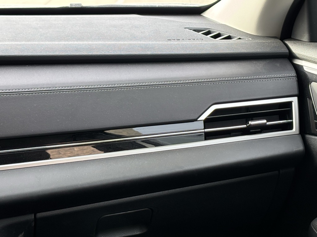 Vehicle image 17 of 29
