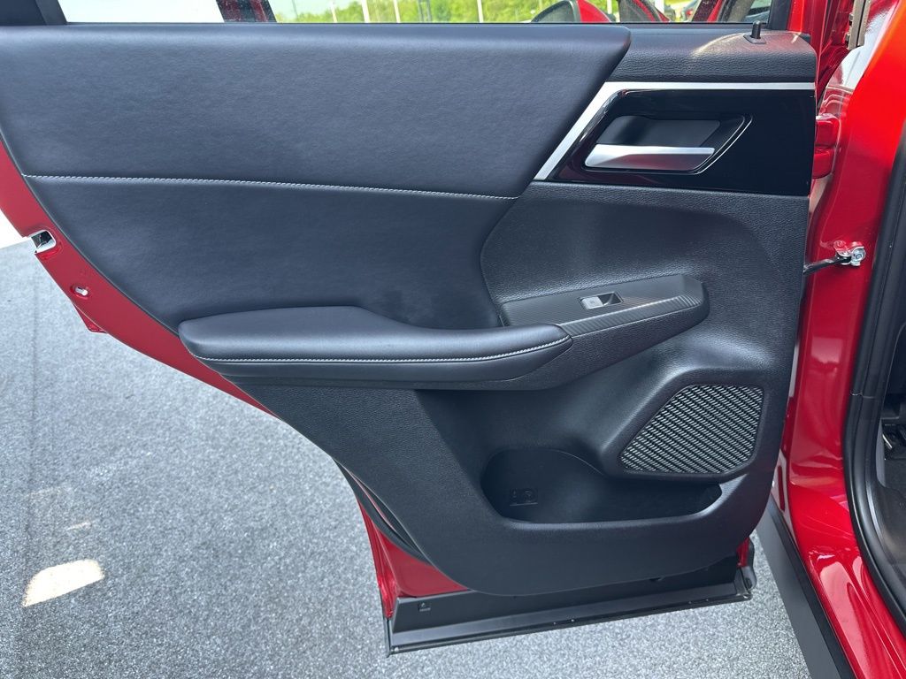 Vehicle image 14 of 17