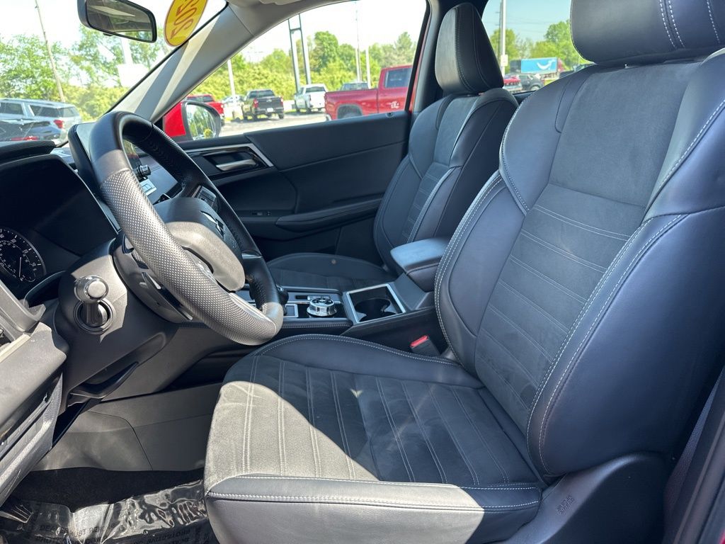 Vehicle image 12 of 17