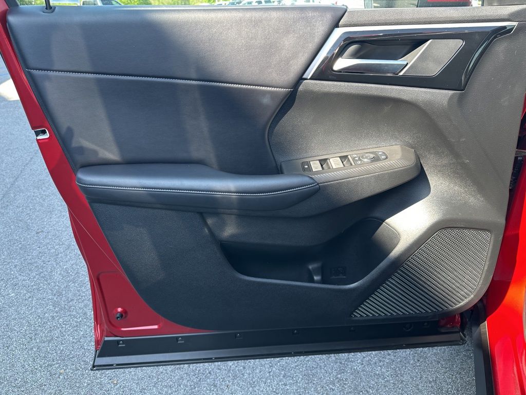 Vehicle image 11 of 17