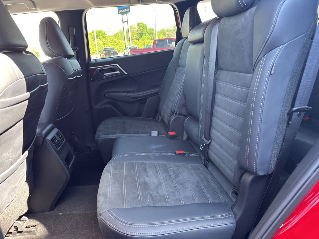 Vehicle image 15 of 17