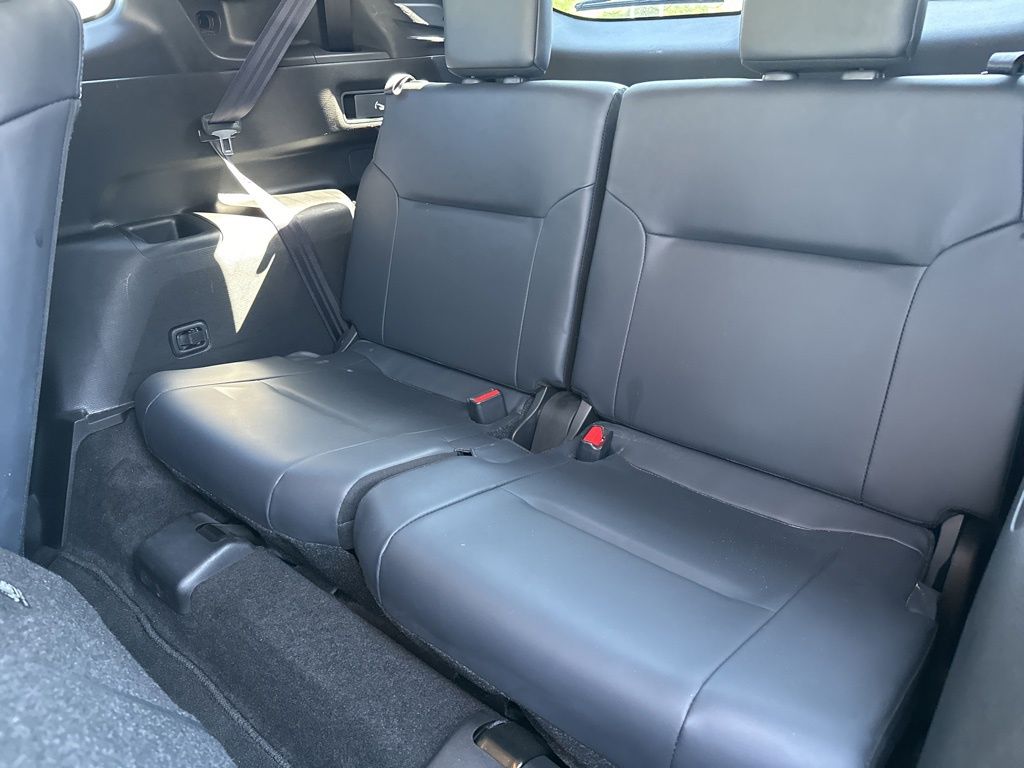 Vehicle image 16 of 17