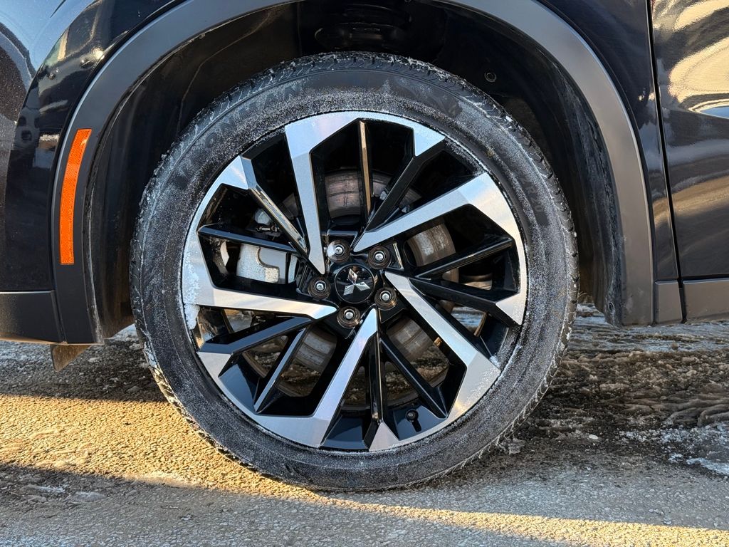 2024 Mitsubishi Outlander SE Image 10 of 38