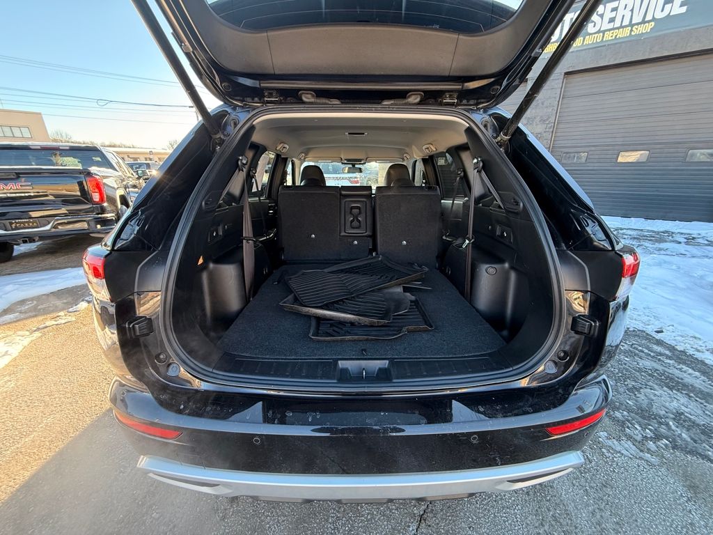 2024 Mitsubishi Outlander SE Image 13 of 38