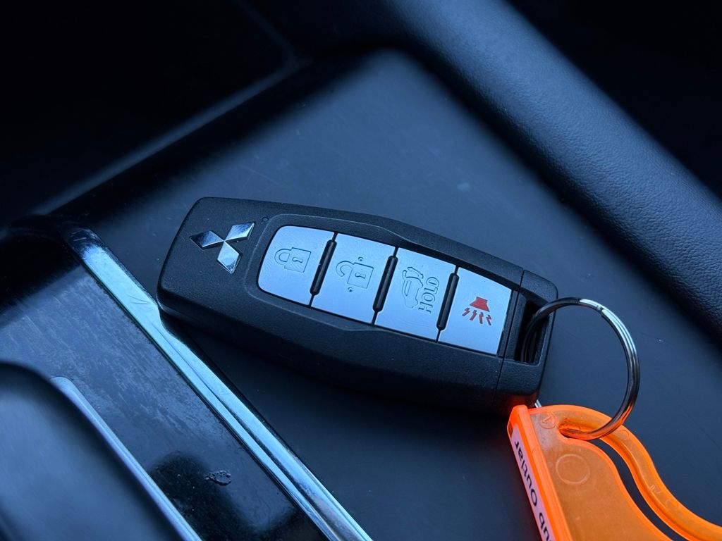 2024 Mitsubishi Outlander SE Image 27 of 38