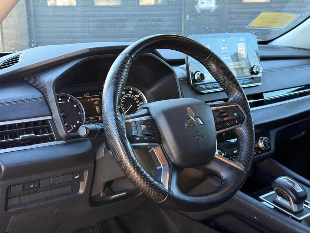 2024 Mitsubishi Outlander SE Image 21 of 38