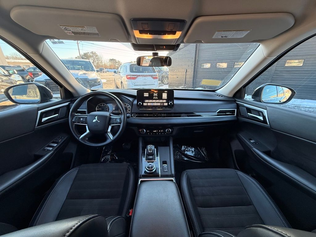 2024 Mitsubishi Outlander SE Image 20 of 38