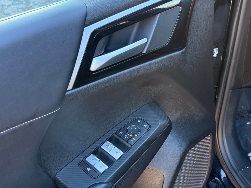 2024 Mitsubishi Outlander SE Image 37 of 38