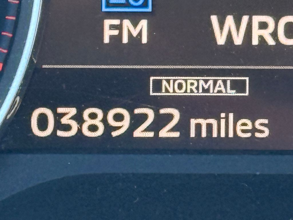 2024 Mitsubishi Outlander SE Image 24 of 38