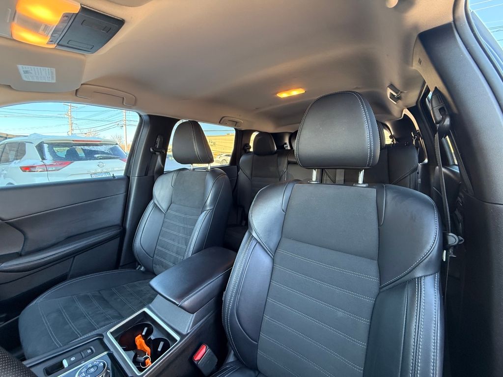 2024 Mitsubishi Outlander SE Image 15 of 38