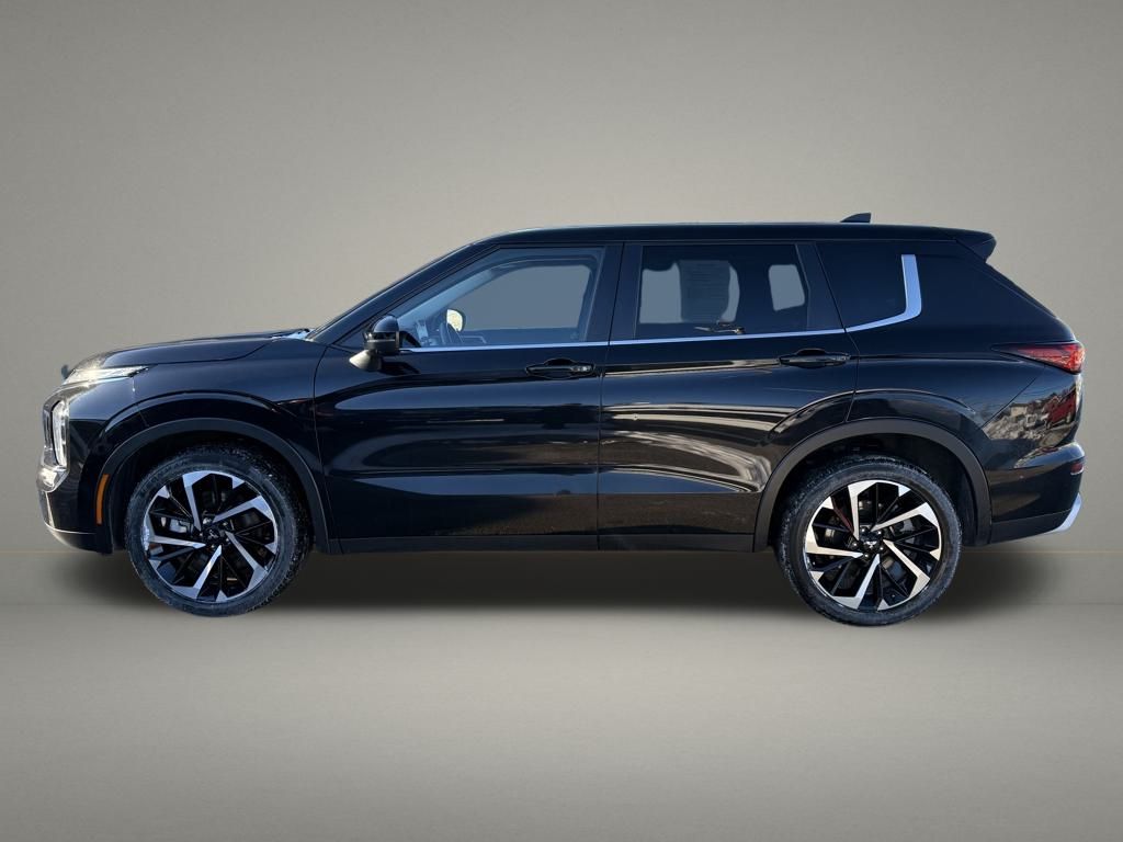 2024 Mitsubishi Outlander SE Image 7 of 38
