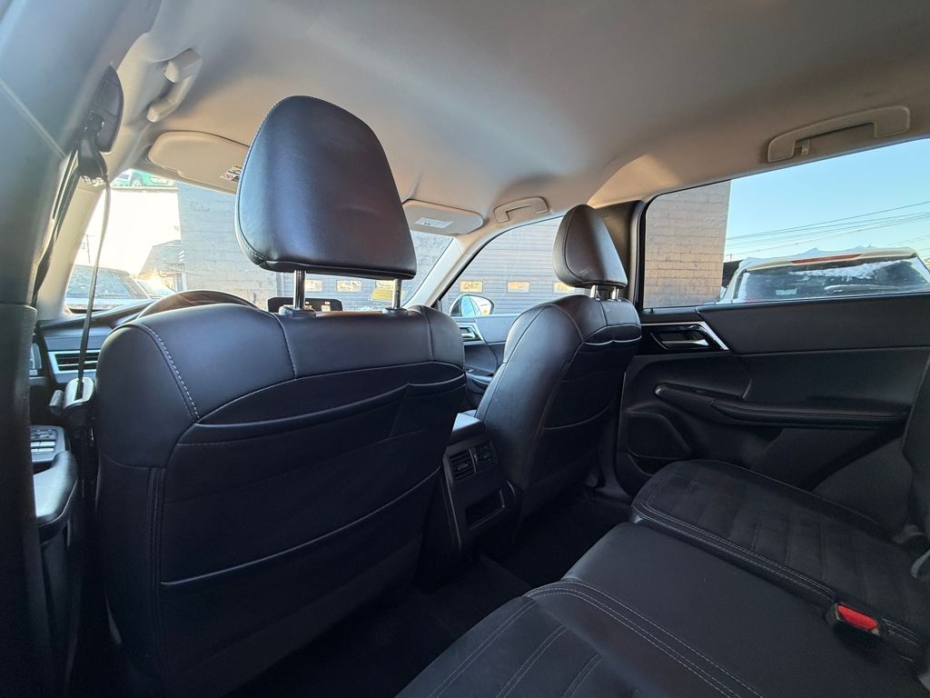2024 Mitsubishi Outlander SE Image 17 of 38