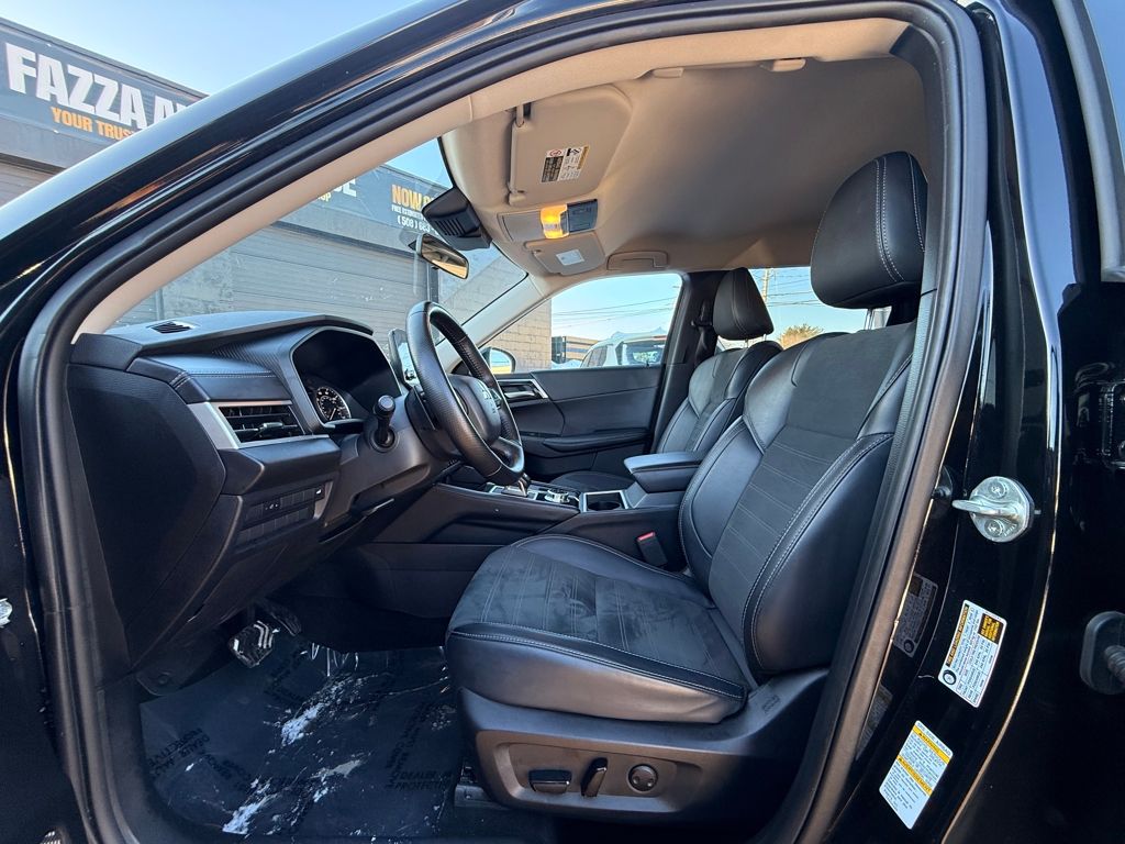 2024 Mitsubishi Outlander SE Image 18 of 38