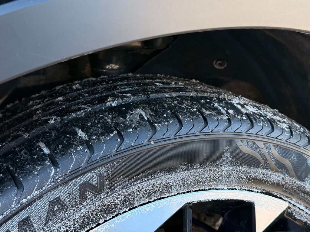 2024 Mitsubishi Outlander SE Image 11 of 38