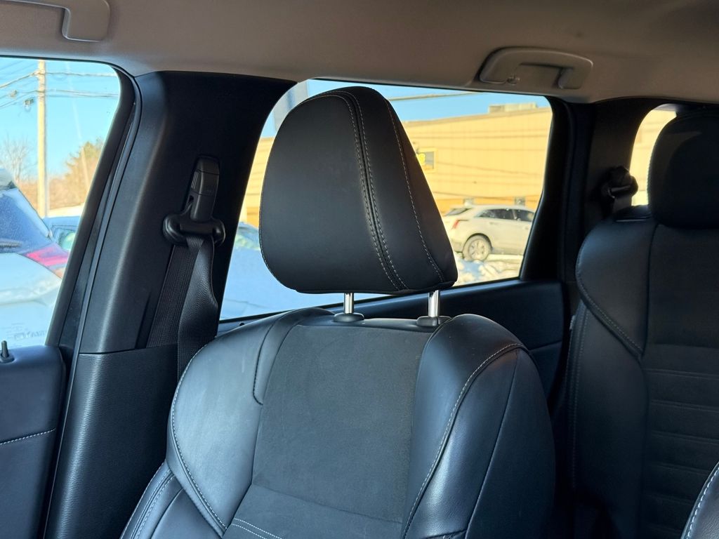 2024 Mitsubishi Outlander SE Image 16 of 38