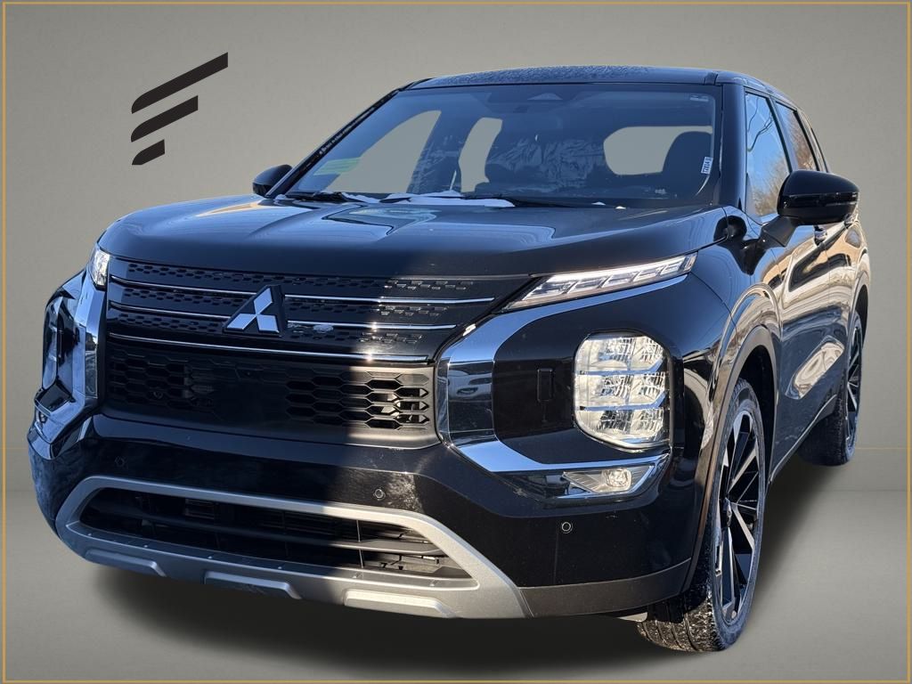 2024 Mitsubishi Outlander SE Image 1 of 38